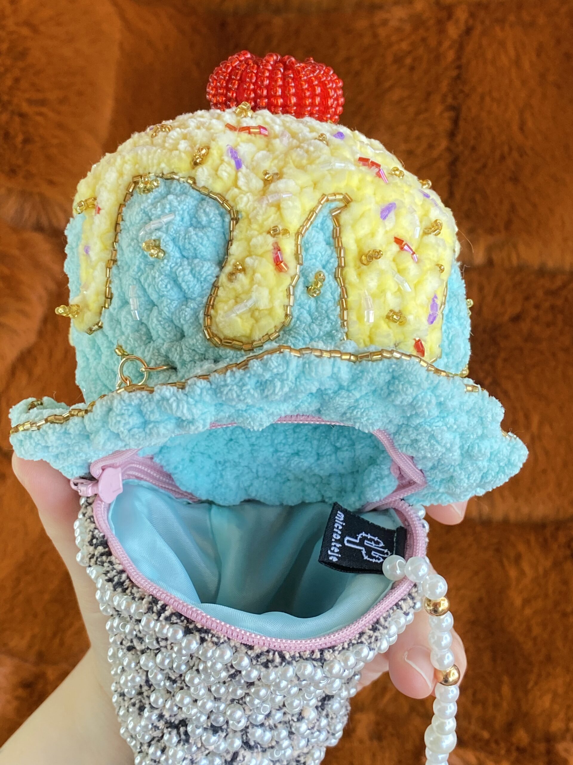 8250136E-65E4-4ED9-96BB-4139B5FC96F0